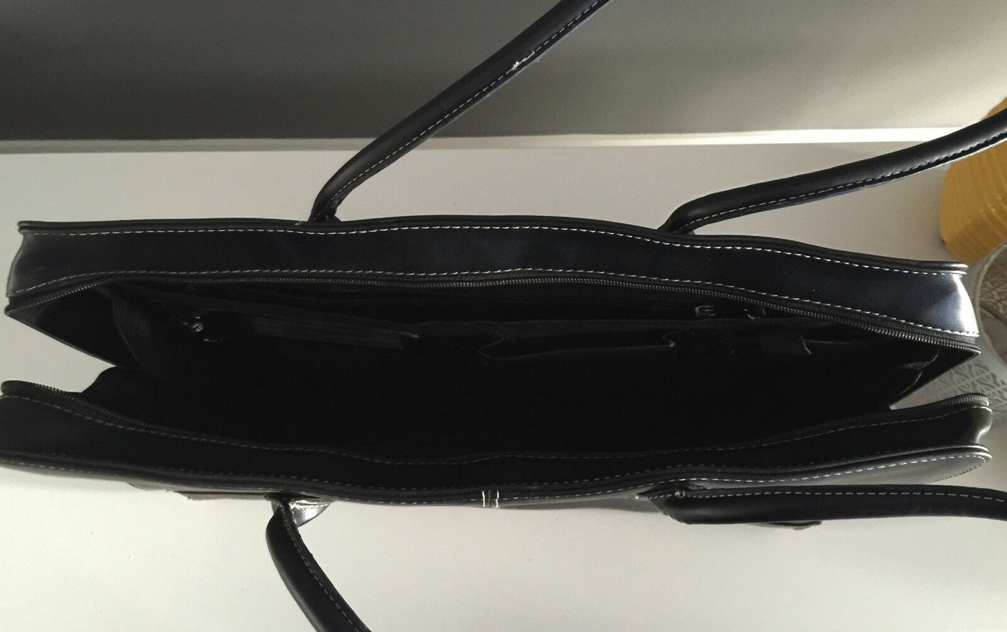 Shoulder Ba TARGUS LapTop Briefcase Black Pleather & White Stitching Ladies