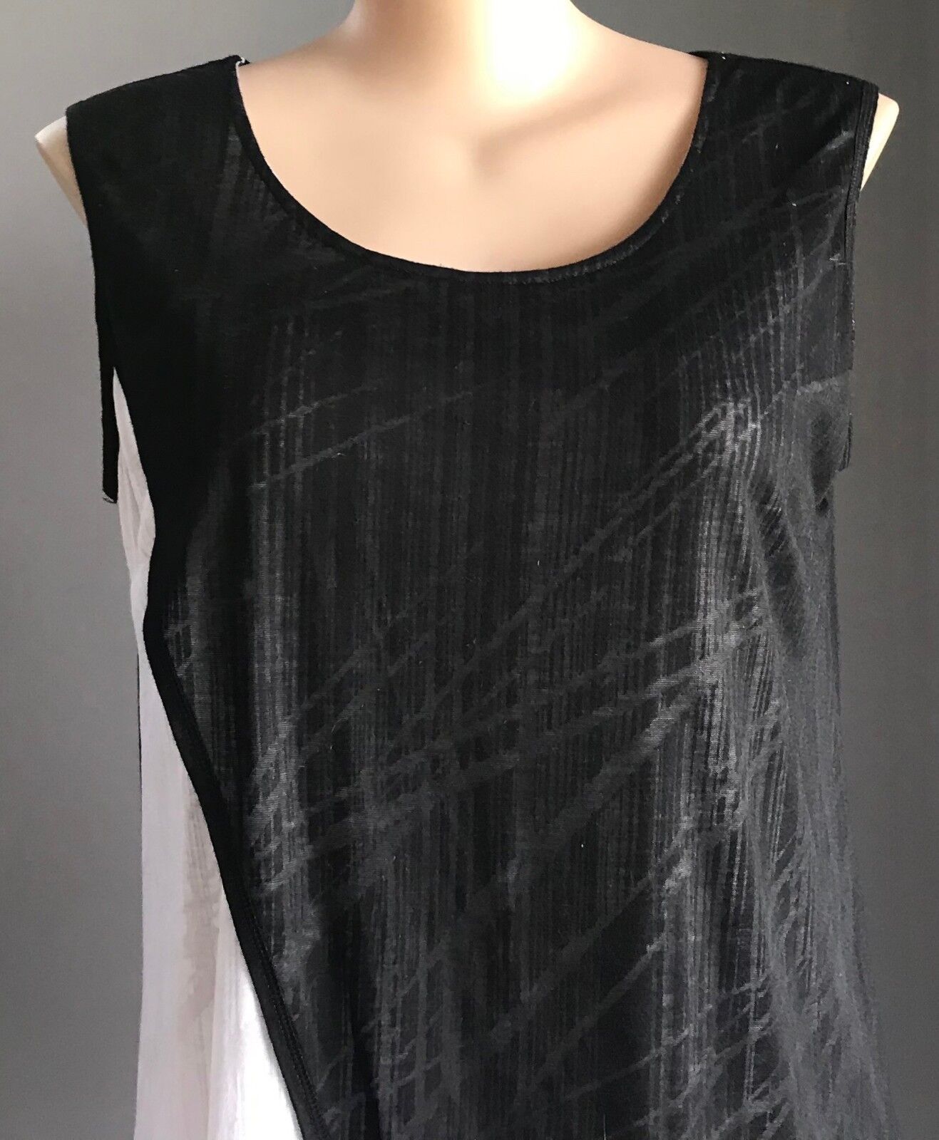 TAKING SHAPE TS Long Top Black White Asymmetric Hem Sleeveless Plus Size M 18 20