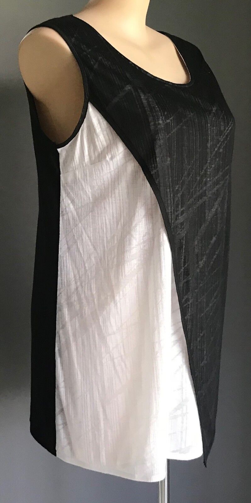 TAKING SHAPE TS Long Top Black White Asymmetric Hem Sleeveless Plus Size M 18 20