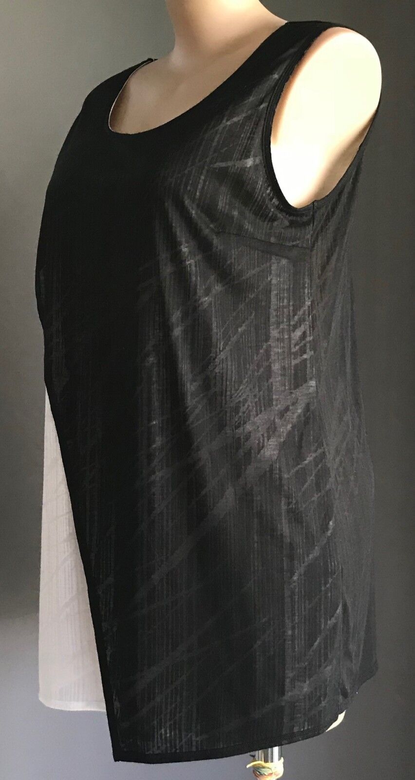 TAKING SHAPE TS Long Top Black White Asymmetric Hem Sleeveless Plus Size M 18 20