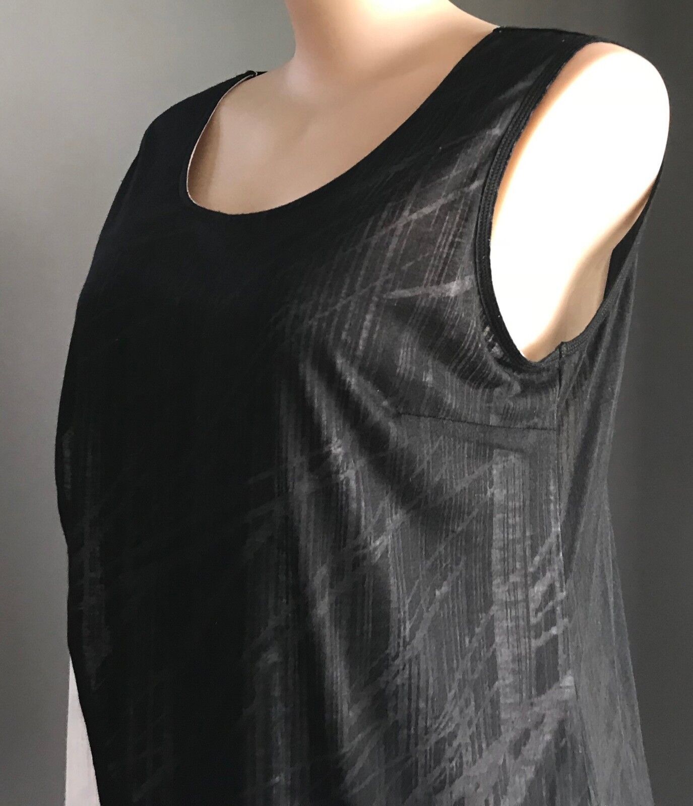 TAKING SHAPE TS Long Top Black White Asymmetric Hem Sleeveless Plus Size M 18 20