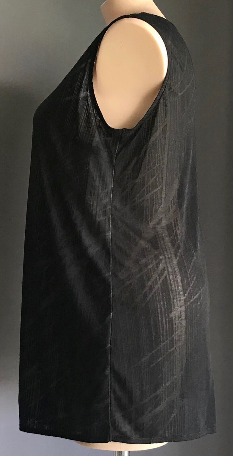 TAKING SHAPE TS Long Top Black White Asymmetric Hem Sleeveless Plus Size M 18 20