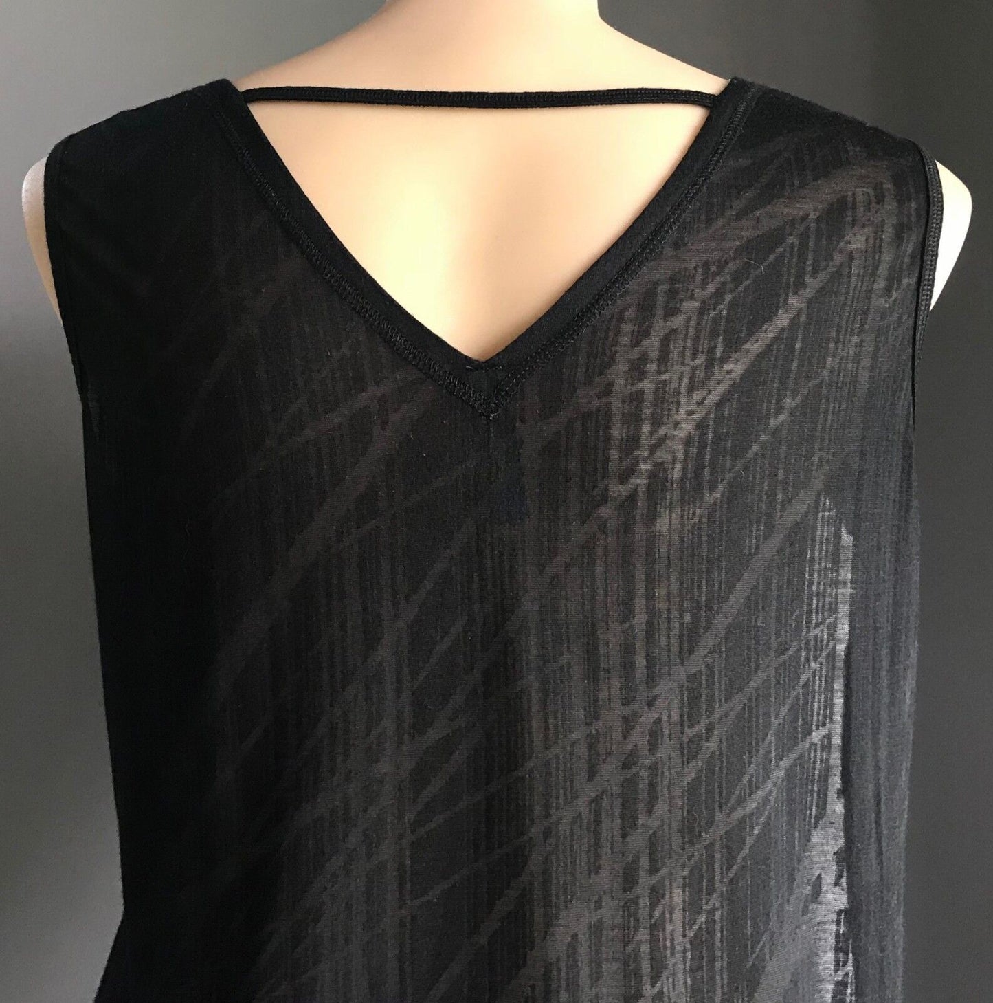 TAKING SHAPE TS Long Top Black White Asymmetric Hem Sleeveless Plus Size M 18 20