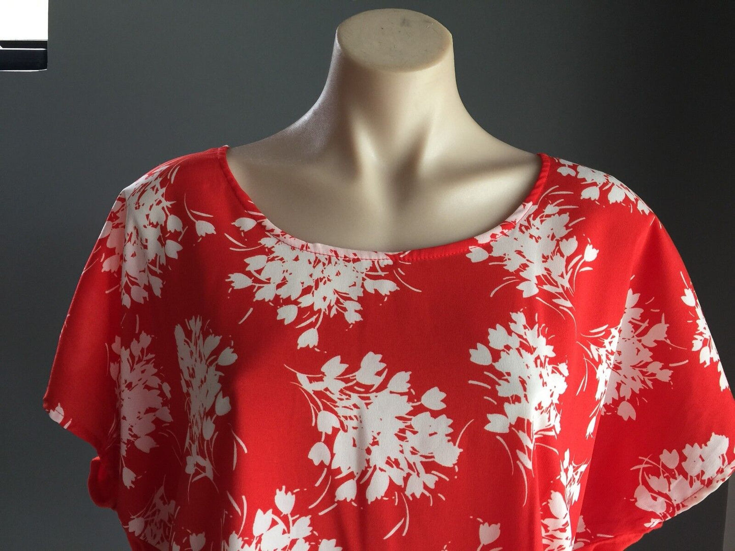 M&CO Dip Hem Top Coral & White Floral Print Cap Sleeve Ladies Plus Size 18 NEW
