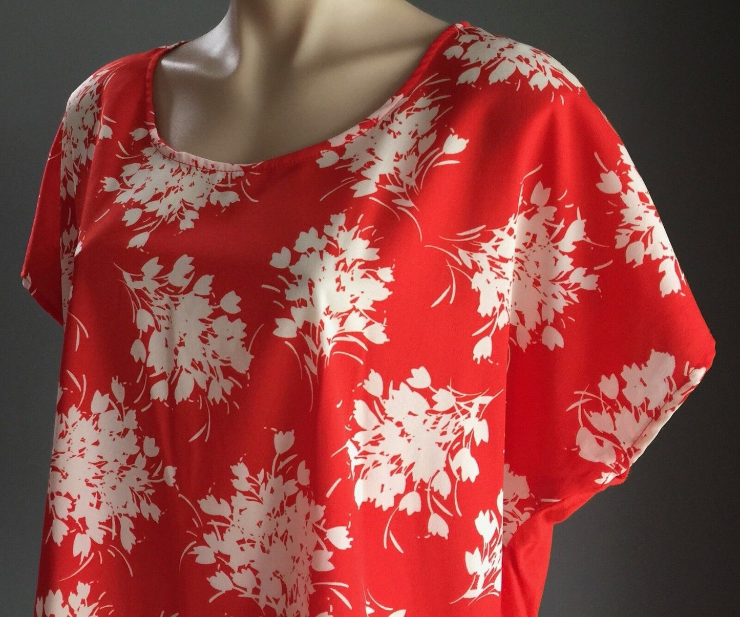 M&CO Dip Hem Top Coral & White Floral Print Cap Sleeve Ladies Plus Size 18 NEW