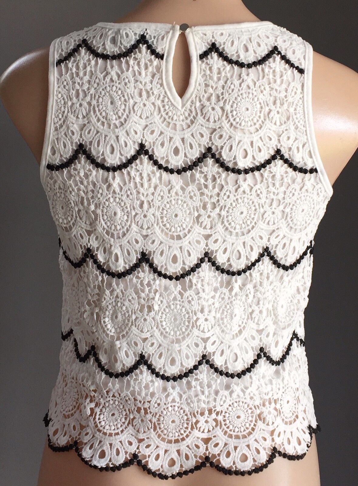 MIRROU Top White & Black Lace Sleeveless Tank Layered Tank Ladies Size S 10