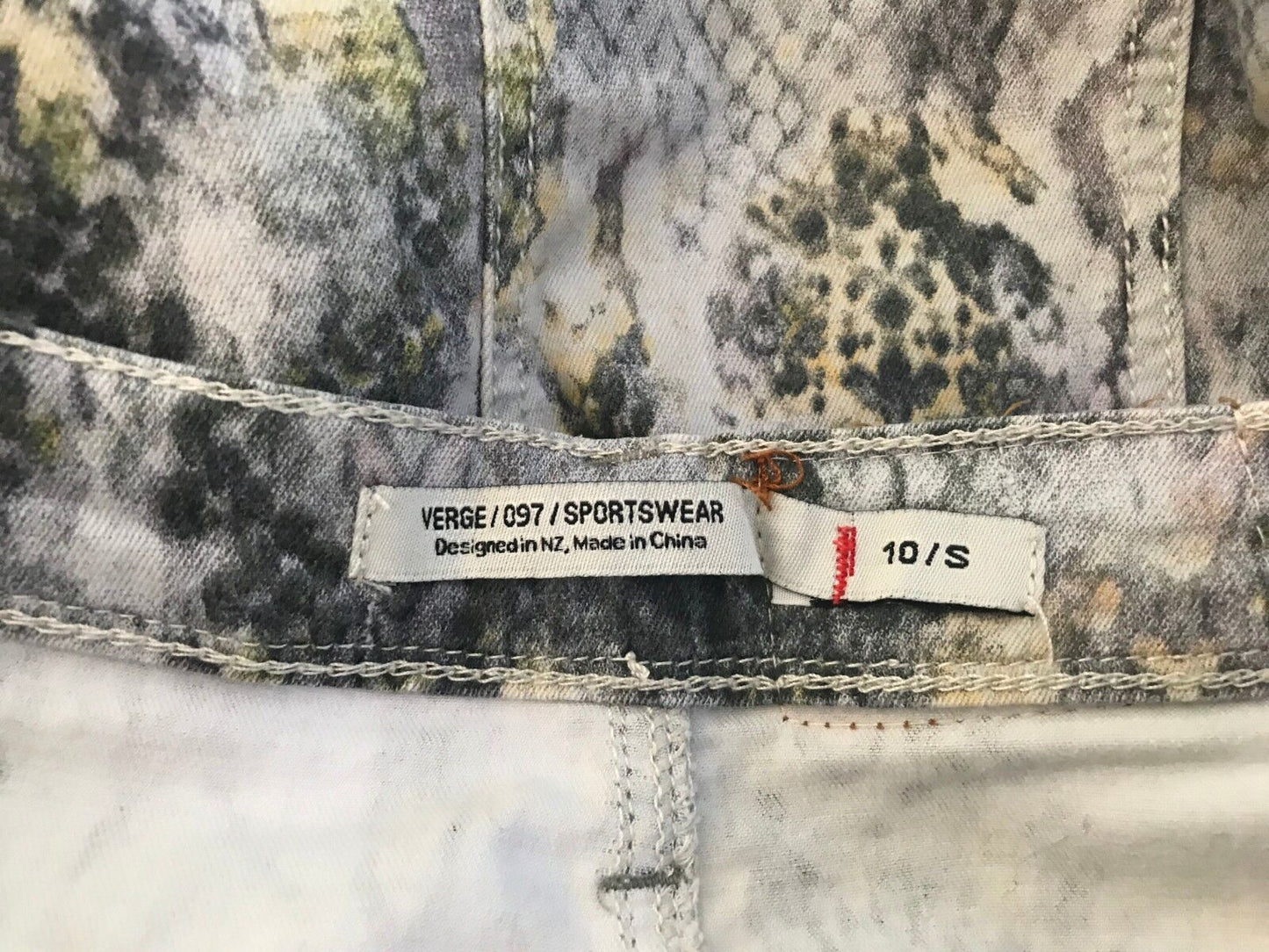 VERGE NZ Skirt Grey White Pale Yellow Snakeskin Print Straight Stretch Size 10 S
