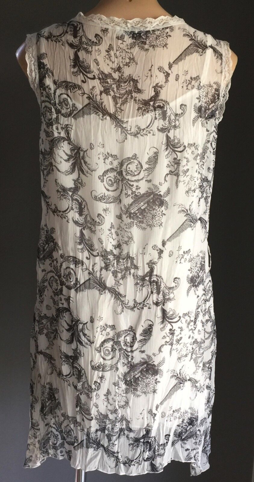 TARGET Top White & Black Sheer Crinkle Lined Sleeveless Tunic Plisse Pleat 12
