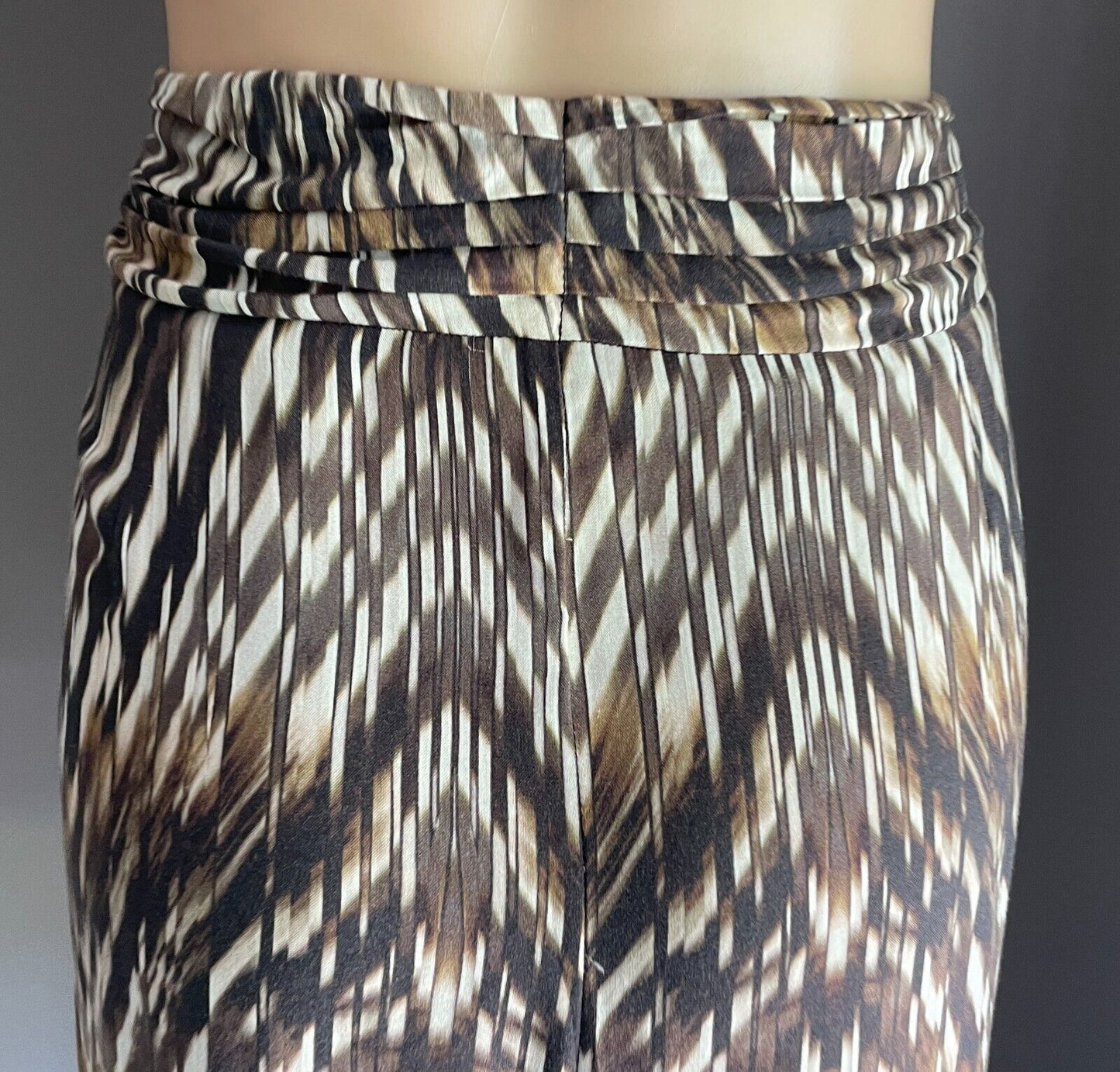 WITCHERY Skirt Wrap Shades of Khaki Brown Black Print Size 14 Pleated Waist Band