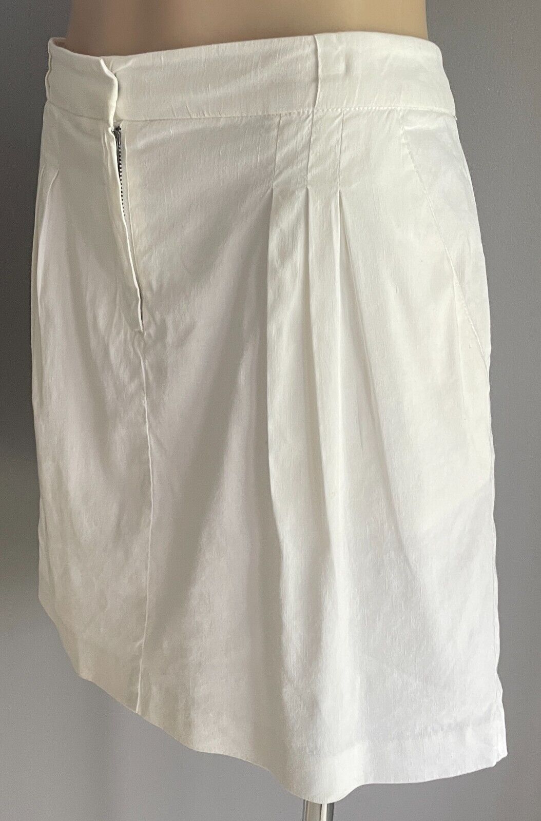 WITCHERY Skirt White Linen Blend Zip Front Pleated Straight Size 14 Above Knee