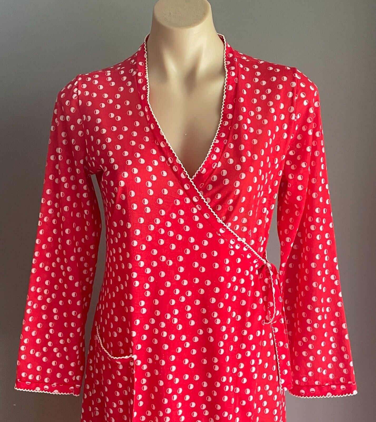 1960's 1970's House Coat Bath Robe Red White Print Size 14 Wrap Long Sleeve