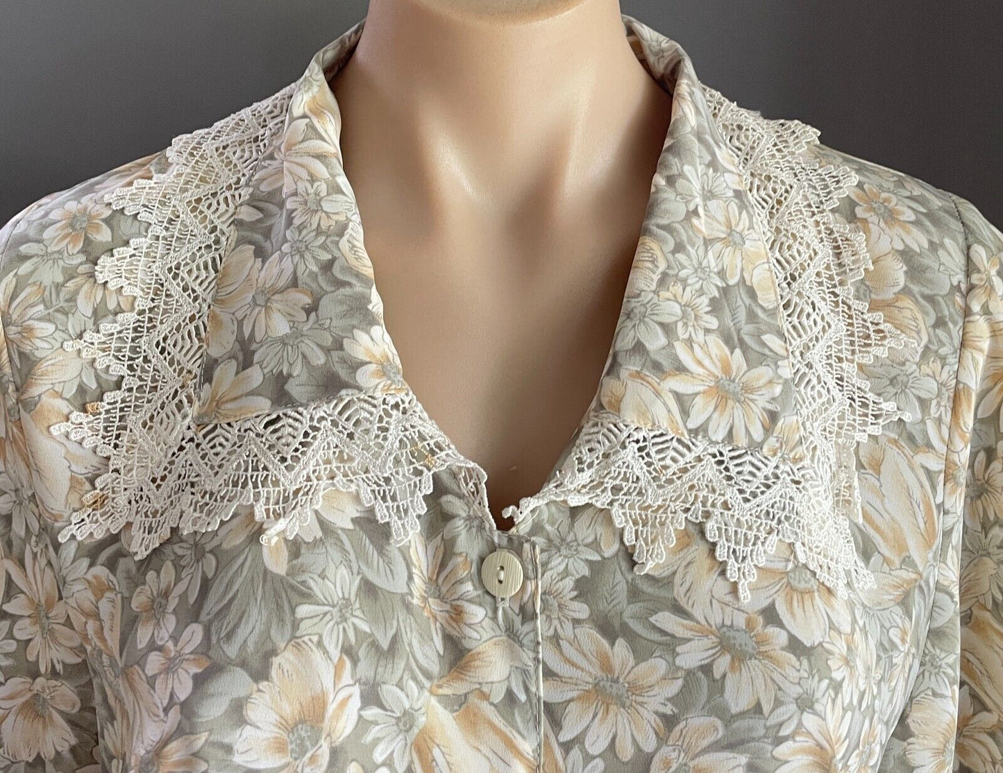 1990s PLATINUM by LOULLA THEODOSI Top Floral Blouse Oversize Collar Lace Size 12