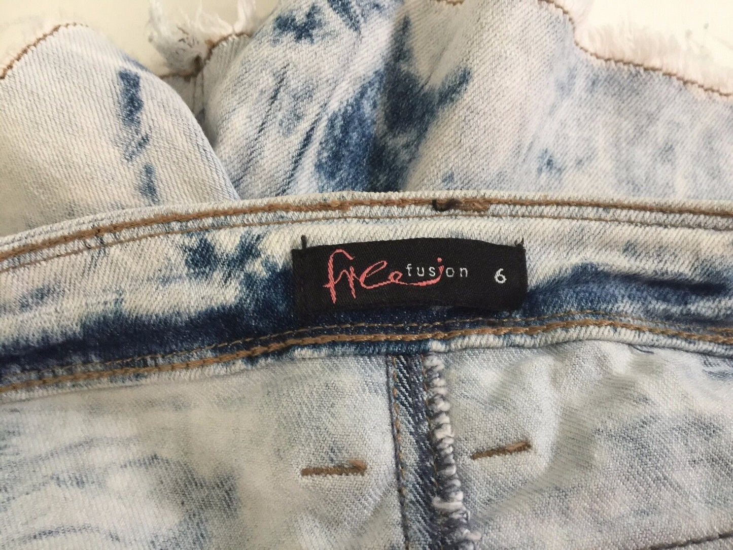 FREE FUSION Frayed Shorts Faded Blue Marble Acid Wash Denim Size 6 8 Jeans