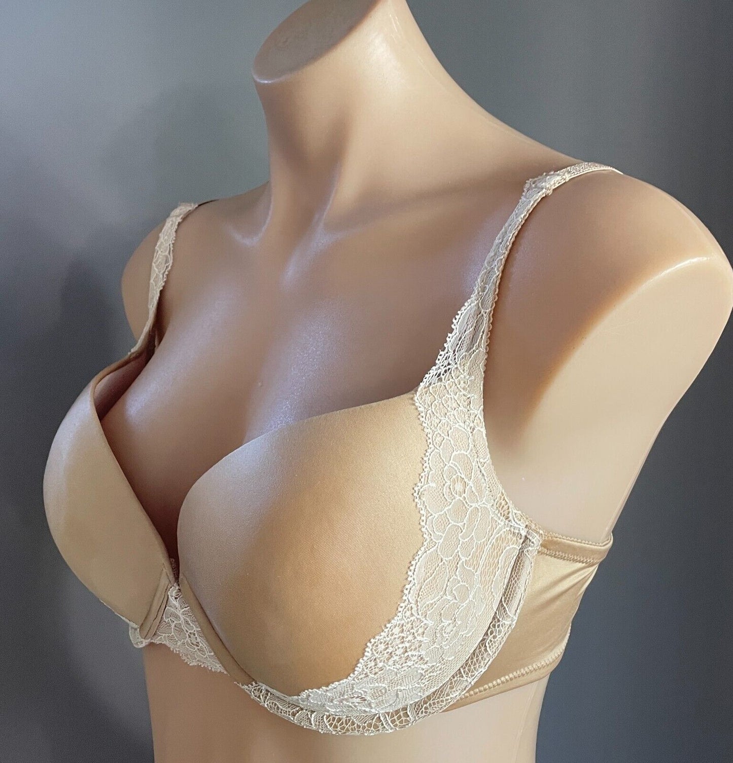 WONDERBRA Push Up Bra Champagne Off White Lace Trim Size 14D Adjustable H7234