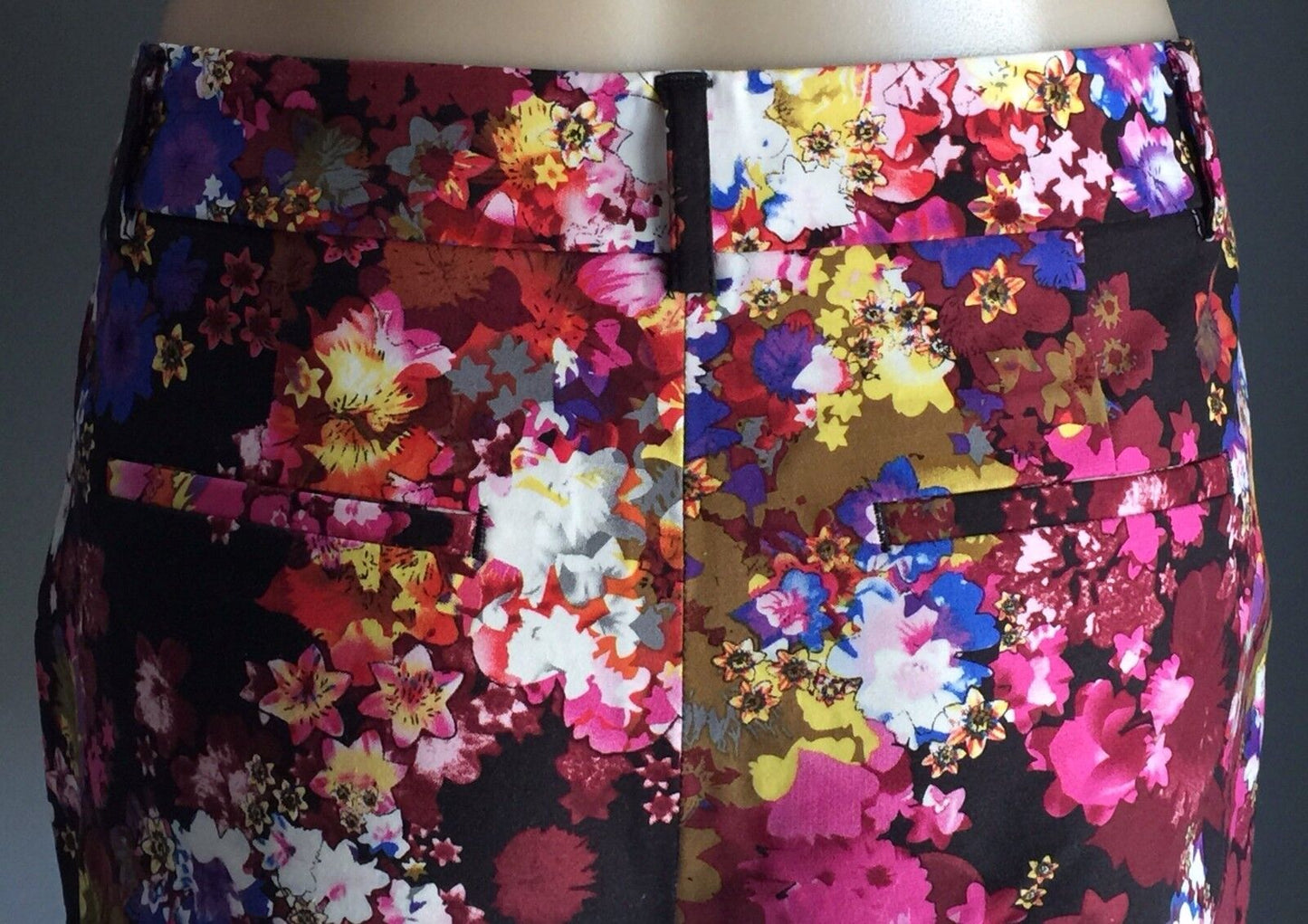 SPORTSGIRL Shorts Bright MultiColoured Floral Print Loud Ladies Size 10 NEW