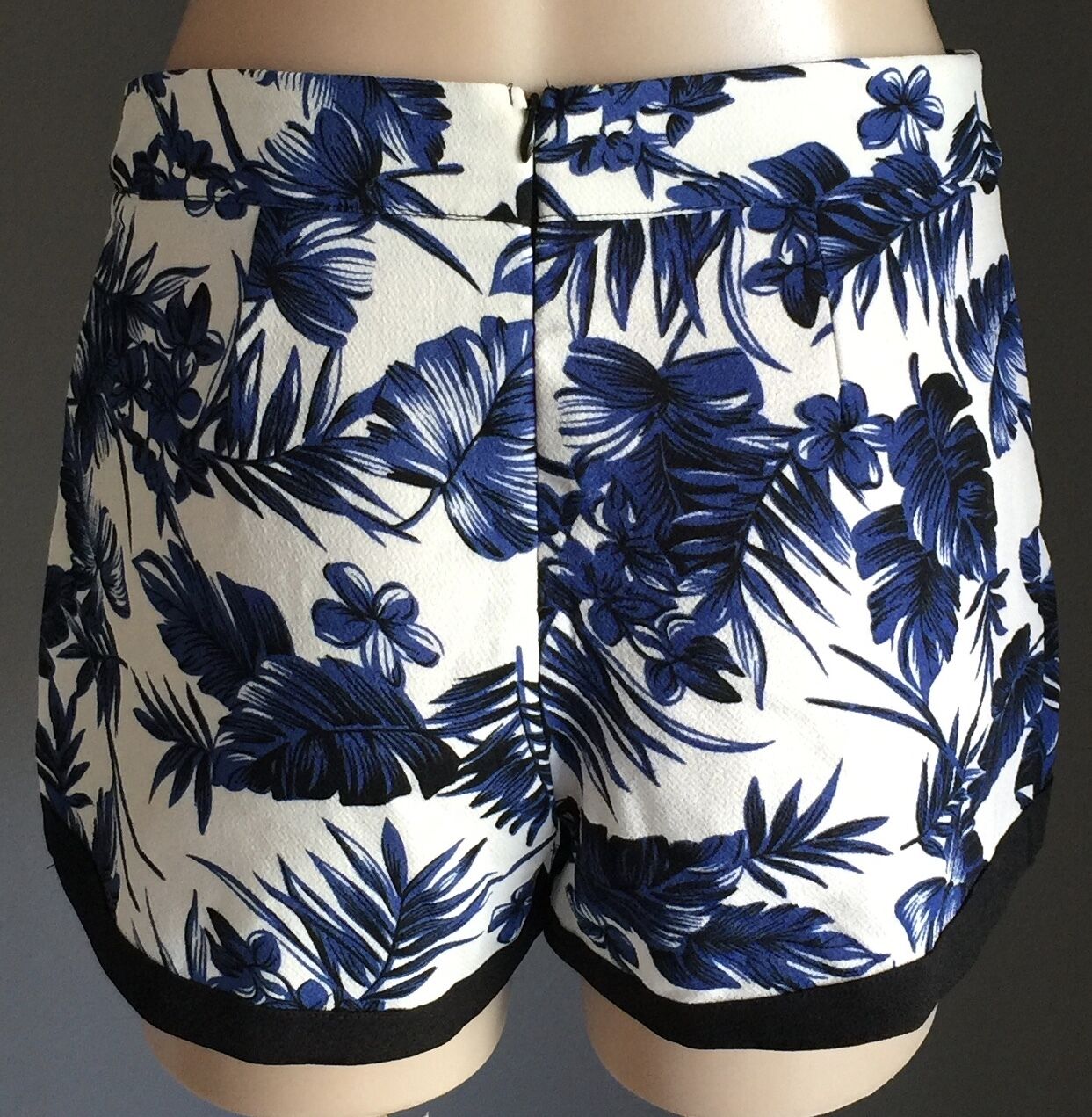 VENUS Shorts Navy & White Leaf Print Ladies Size 10 Very Smart NEW