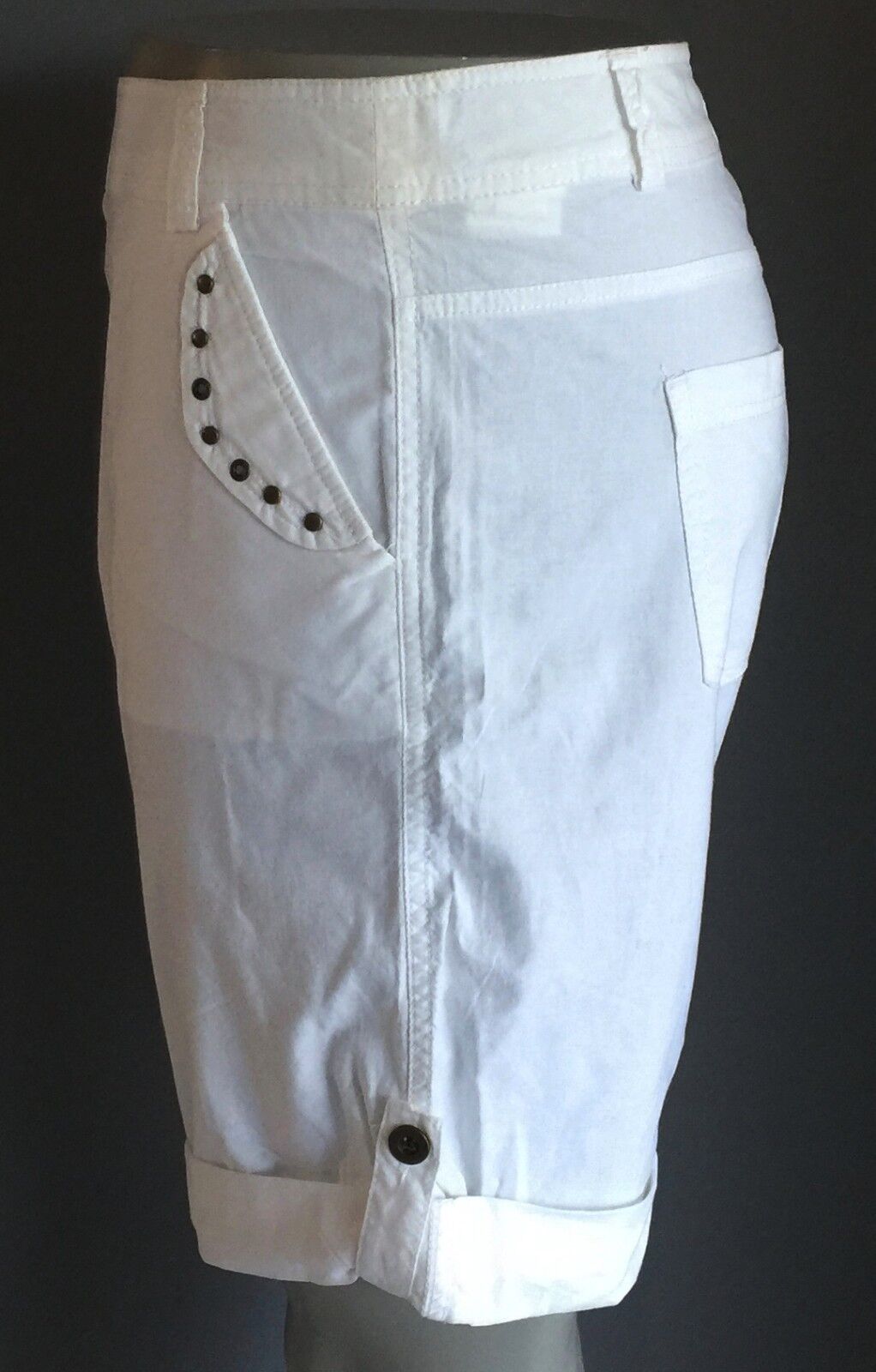 SUZANNE GRAE Shorts White Casual Cuffed Leg Shorts Ladies Plus Size 18 NEW
