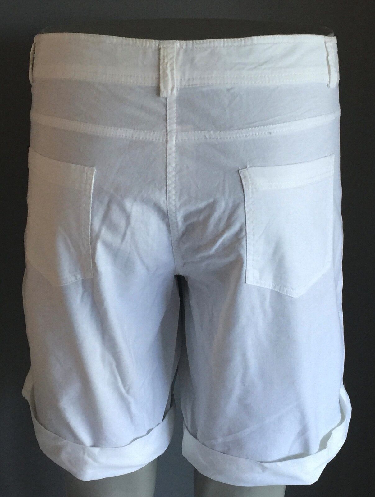 SUZANNE GRAE Shorts White Casual Cuffed Leg Shorts Ladies Plus Size 18 NEW