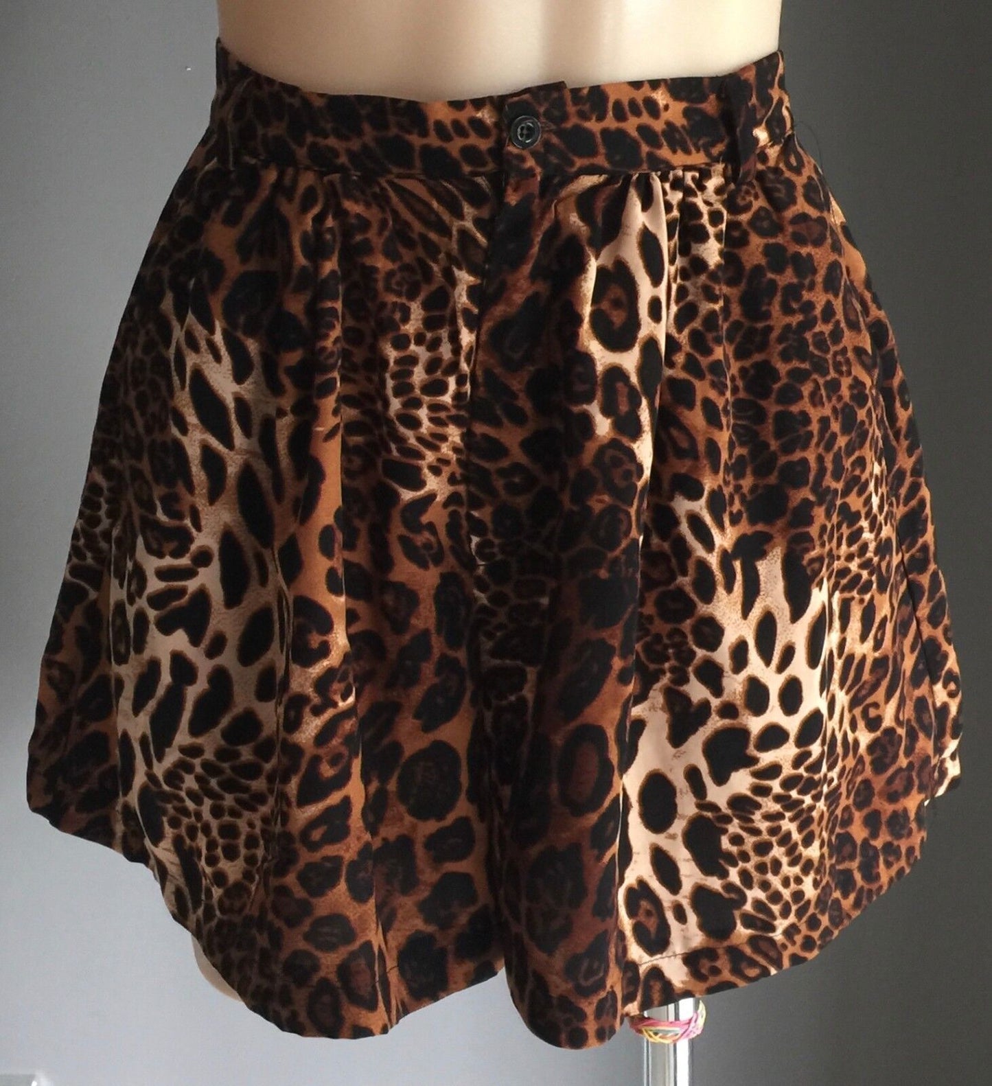 LARA Shorts Brown & Black Animal Print Pleated Shorts Ladies Size 8 10 Beautiful