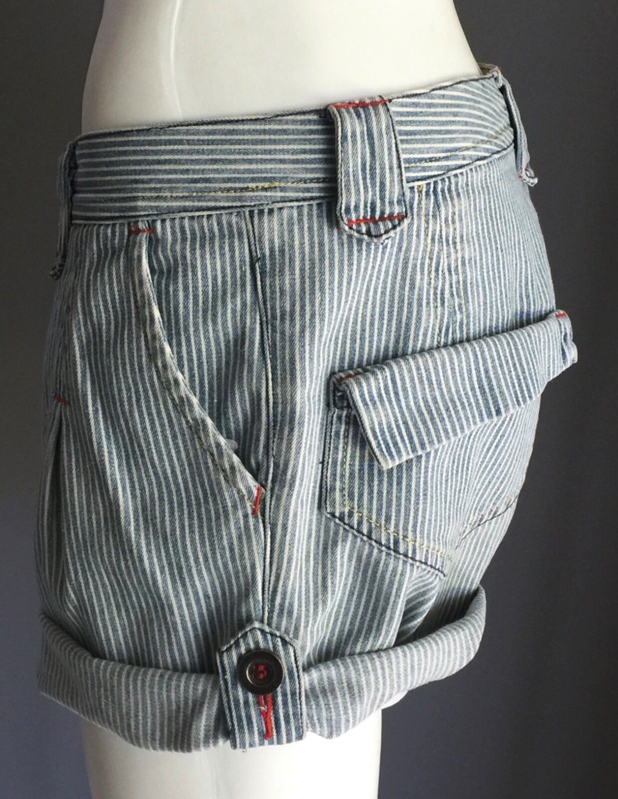 DON'T ASK AMANDA Denim Shorts Pleated Stripe Ladies Size 8 Cuffed Back Pockets