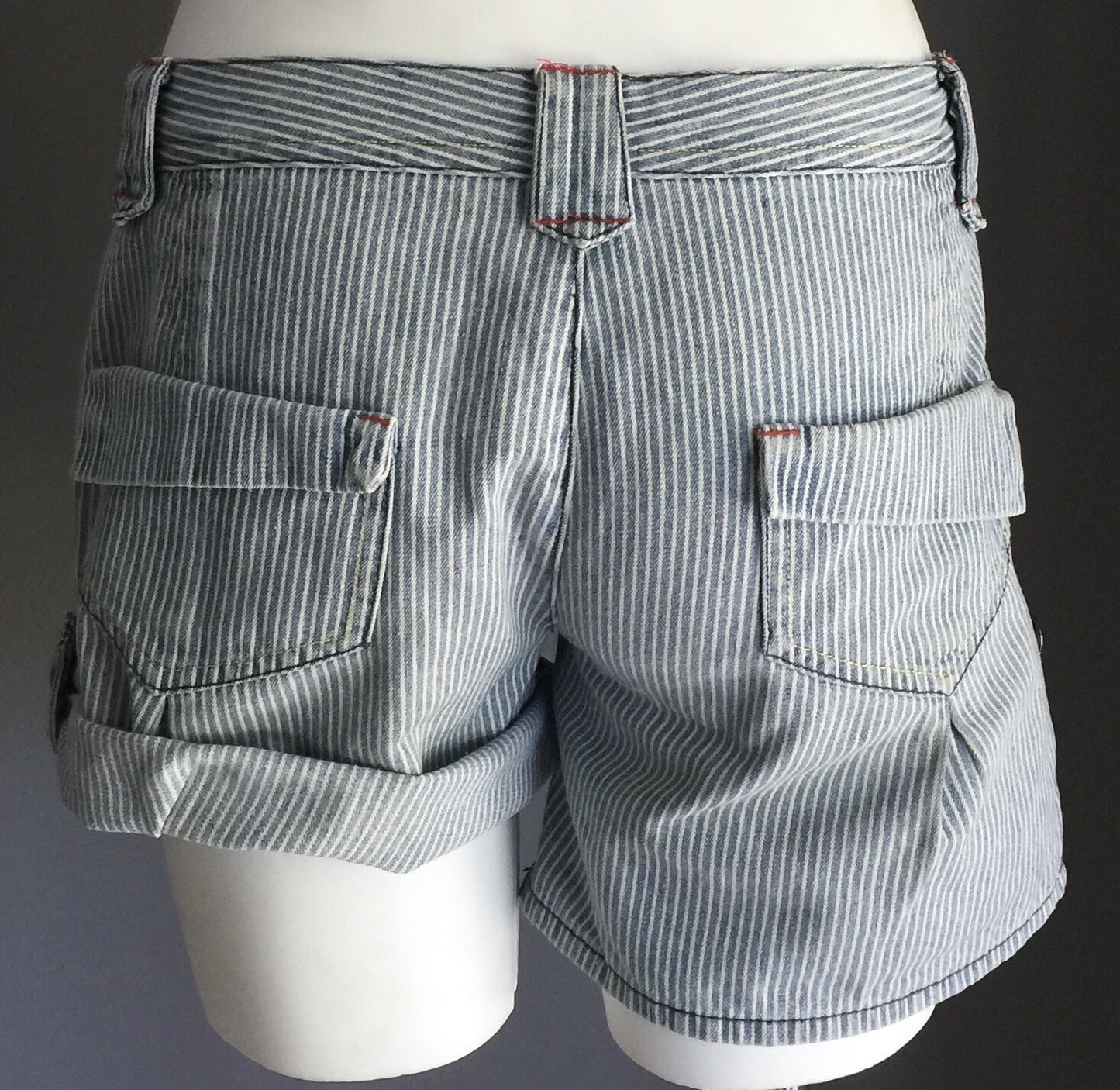 DON'T ASK AMANDA Denim Shorts Pleated Stripe Ladies Size 8 Cuffed Back Pockets