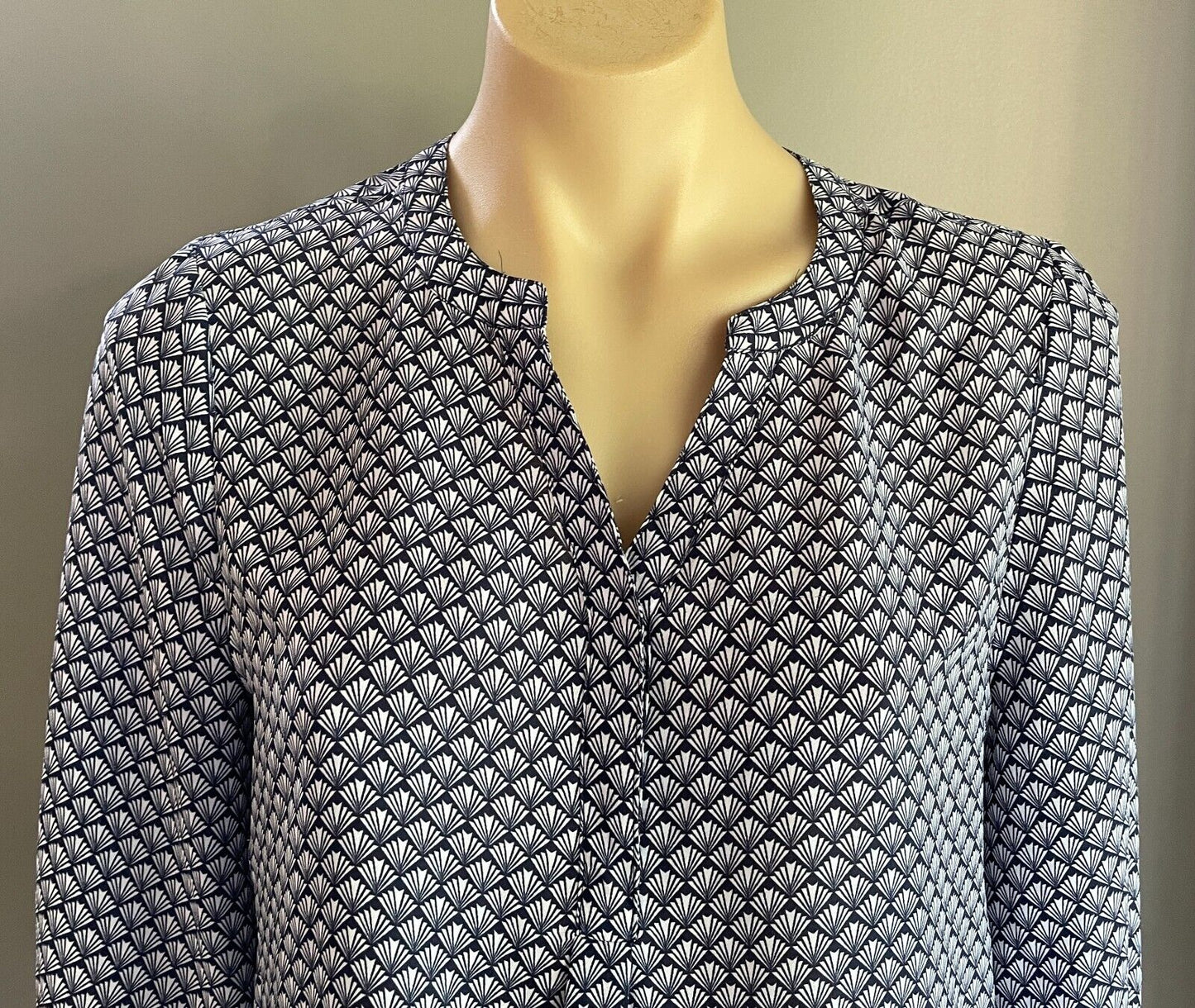VIOLET + CLAIRE Top Blue & White Print 3/4 Sleeve Tunic Size S 10 Gorgeous NEW