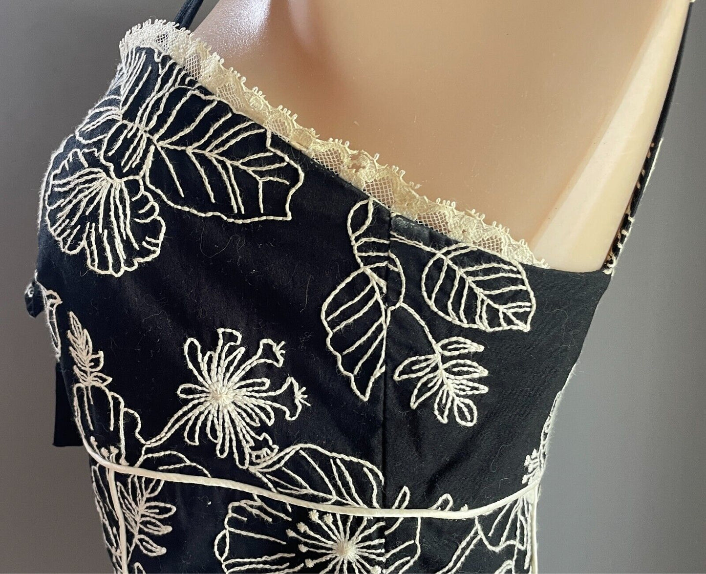 STUDIBAKER Black & White Floral Embroidered Bustier Top Sze 12 Thin Straps Retro