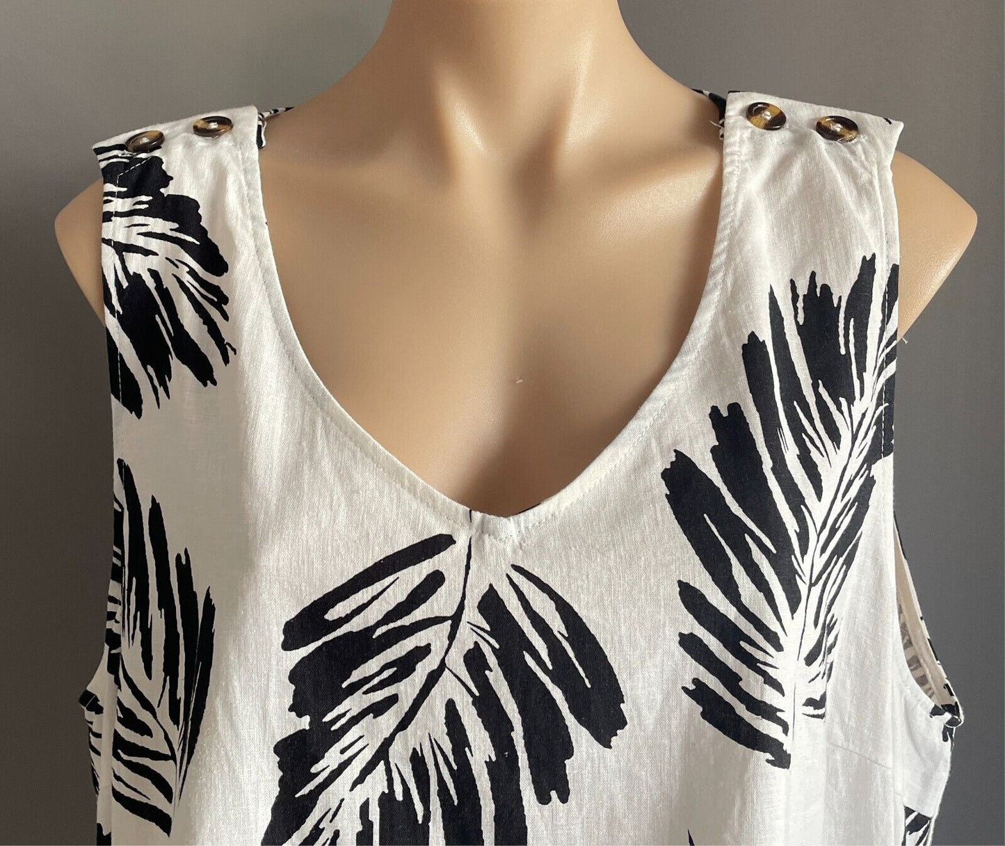 W LANE White Linen Top Blouse Black Fern Size 16 Sleeveless Button Trim NEW