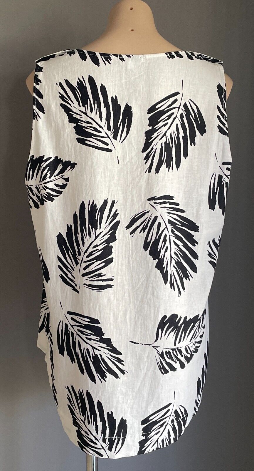 W LANE White Linen Top Blouse Black Fern Size 16 Sleeveless Button Trim NEW
