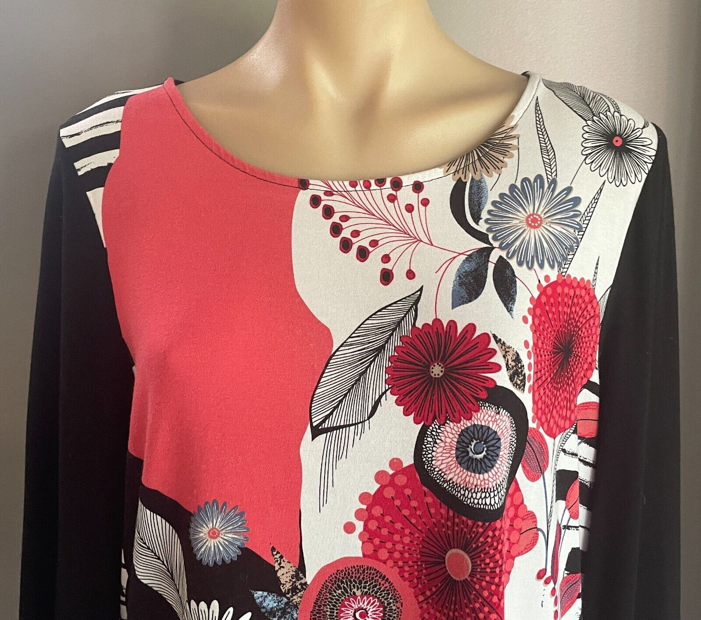 W LANE Top Long Sleeve Stretch Floral Black White Coral\ Red Blue Size M 12