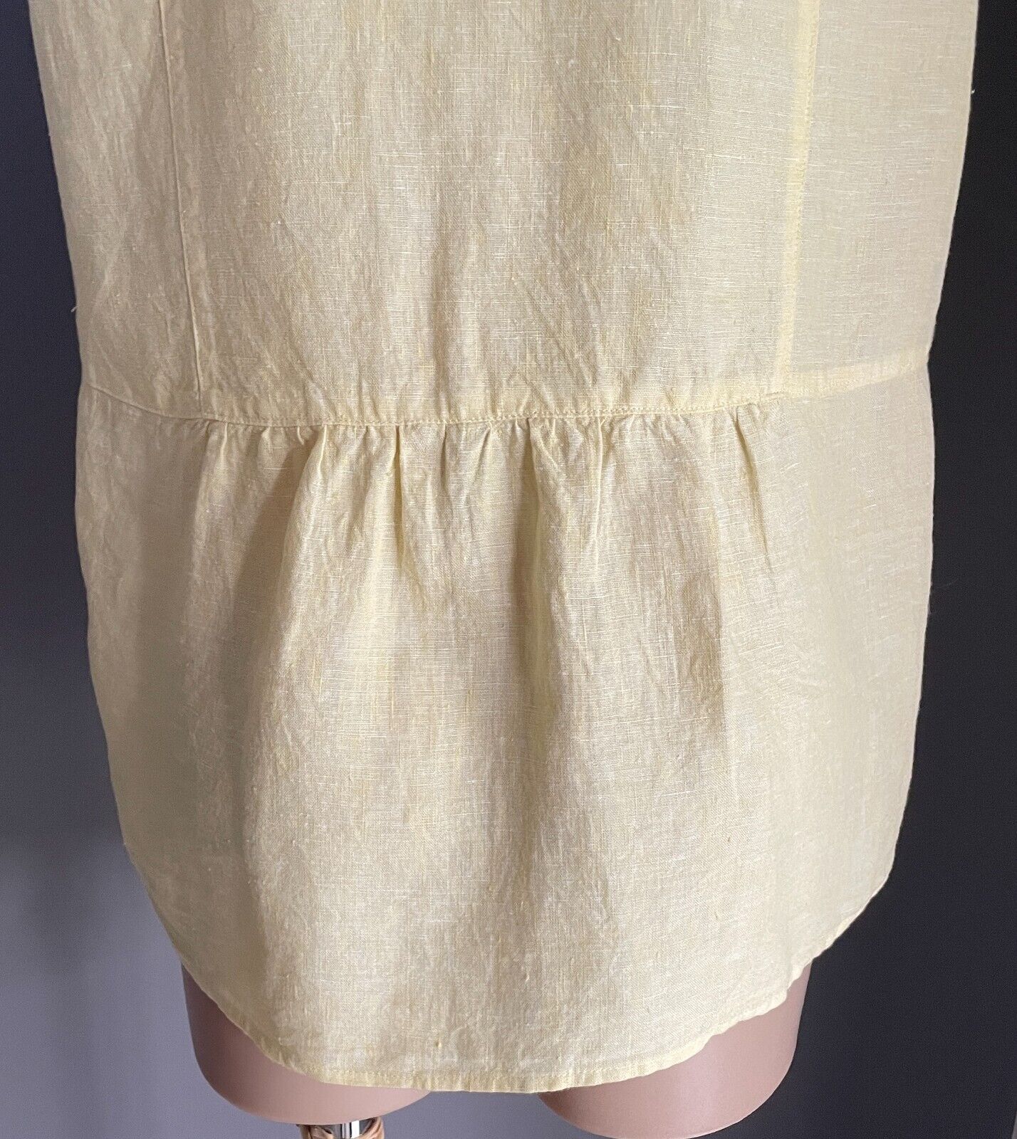 W LANE Linen Sleeveless Shirt Pale Yellow Top Size 12 Button Front Collar Blouse