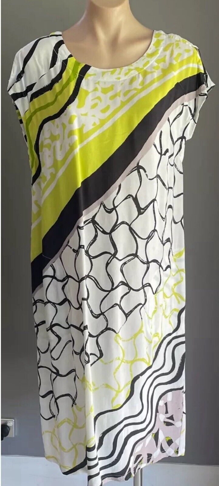 W LANE Midi Dress White Black Taupe Neon Abstract Print Cap Sleeve Shift Size 16