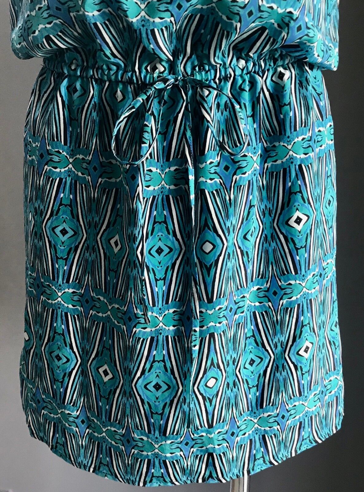 FOREVER 21 Dress MultiColoured Geo Print Sleeveless Ladies Size M 10 12 NEW