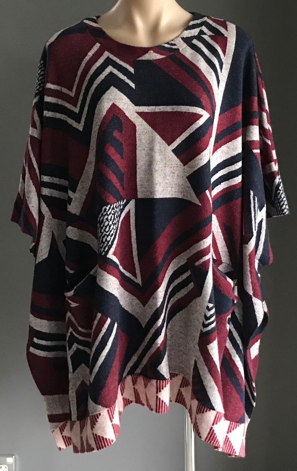 ZARA TRAFALUC Thick Knit Poncho Burgundy Navy & Oatmeal Geo Print Size M 10 14