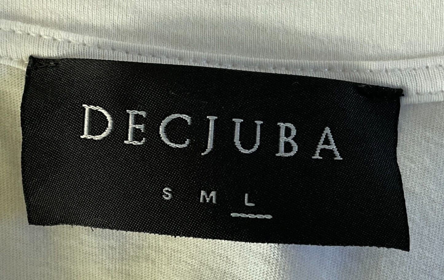 DECJUBA Top White V-Neck T-Shirt Cuffed Short Sleeve Stretch Fabric Size L NEW