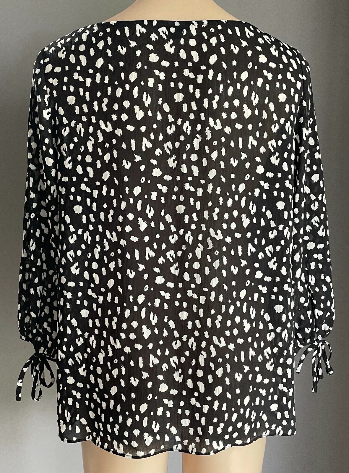 CUE Top Black & White Leopard Print Semi Sheer 3/4 Sleeve Blouse Ladies Size 10