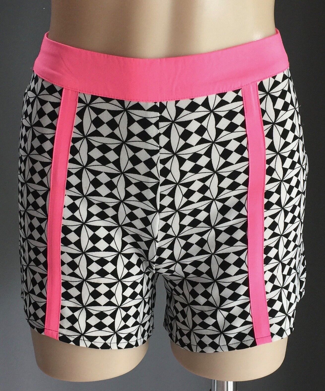 MIRACLE Shorts Black White Geo Print High Waist Pink Trim Ladies Size 8 10 NEW