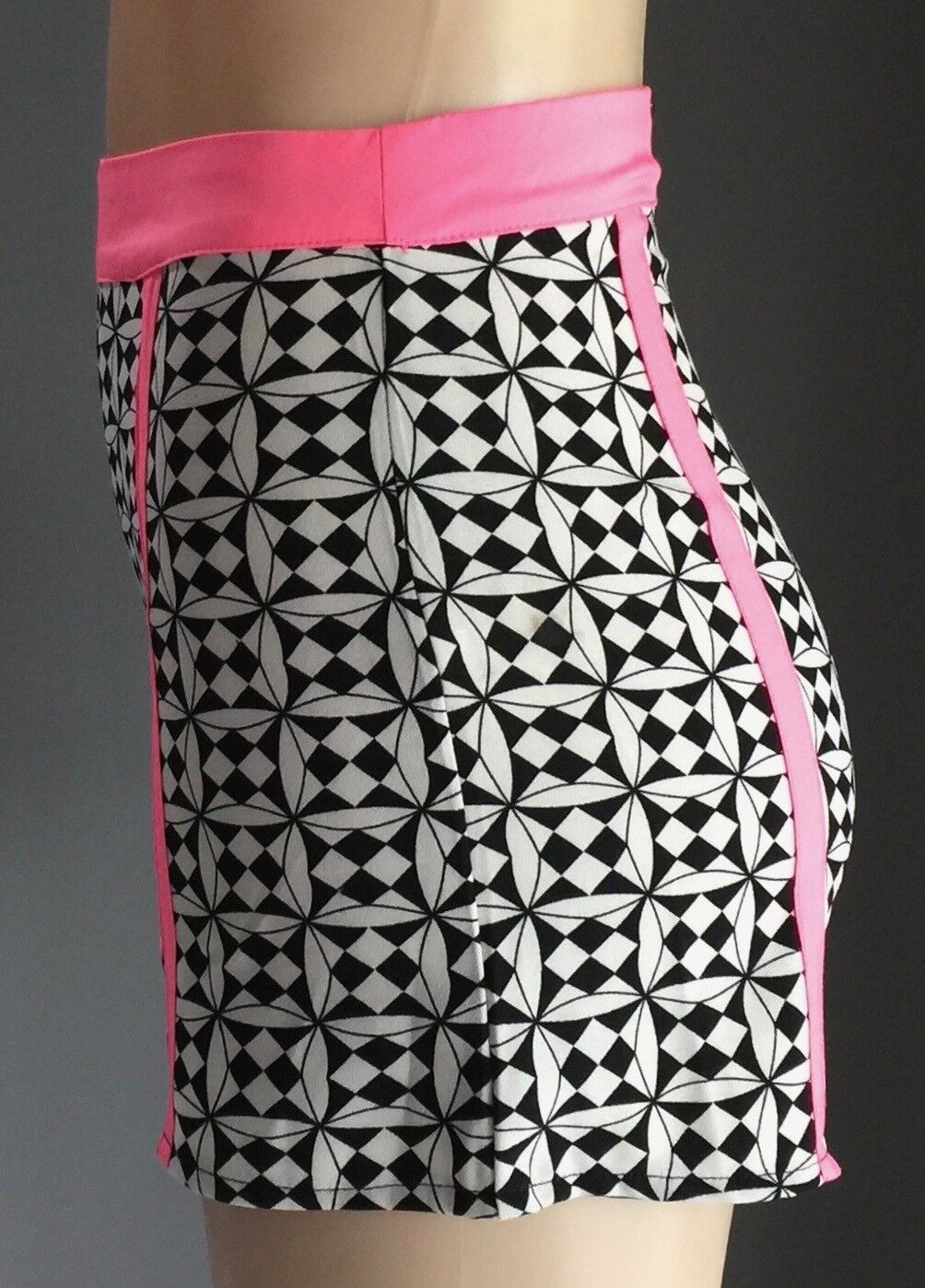 MIRACLE Shorts Black White Geo Print High Waist Pink Trim Ladies Size 8 10 NEW