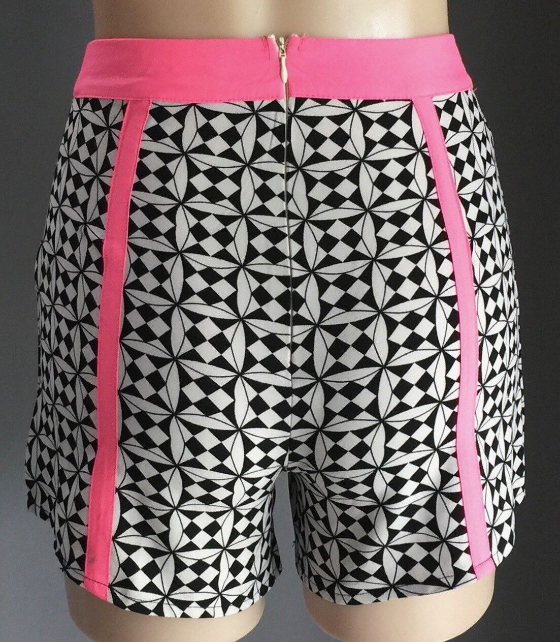 MIRACLE Shorts Black White Geo Print High Waist Pink Trim Ladies Size 8 10 NEW