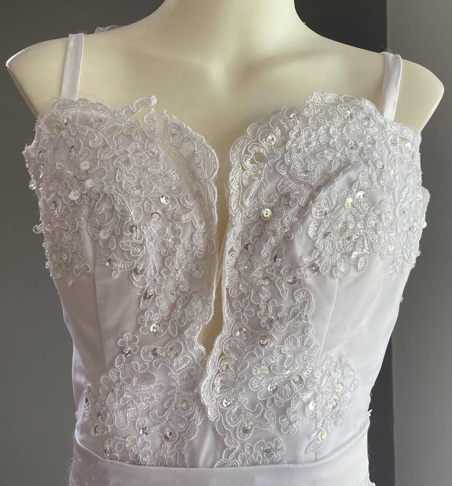 White Wedding Dress Crystal and Sequin Embellished Lace Mermaid Style Tulle Sz 6