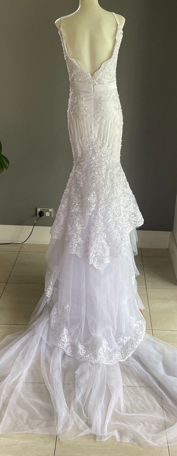 White Wedding Dress Crystal and Sequin Embellished Lace Mermaid Style Tulle Sz 6