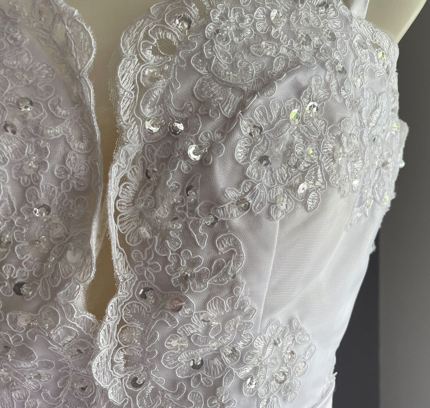 White Wedding Dress Crystal and Sequin Embellished Lace Mermaid Style Tulle Sz 6