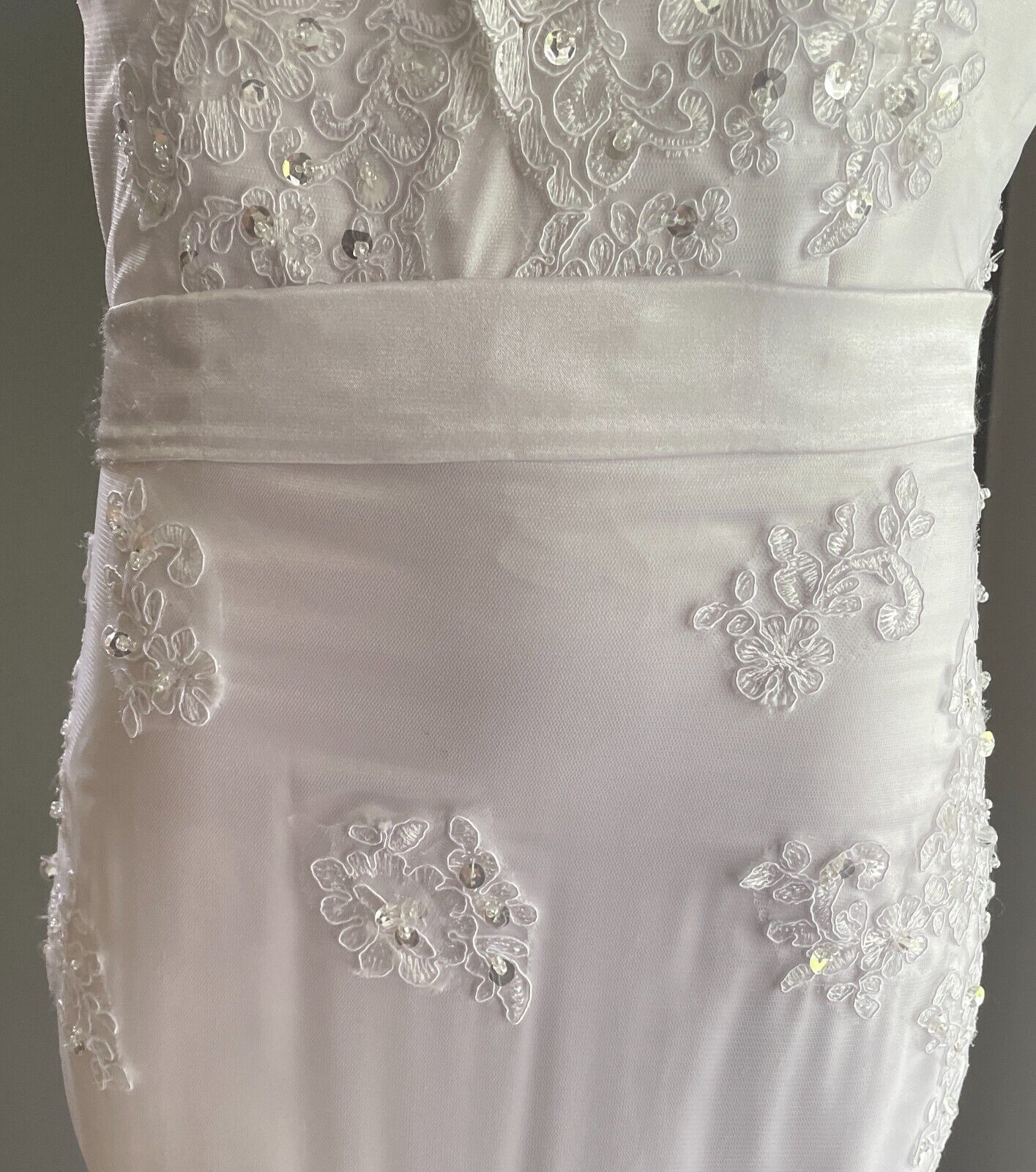 White Wedding Dress Crystal and Sequin Embellished Lace Mermaid Style Tulle Sz 6
