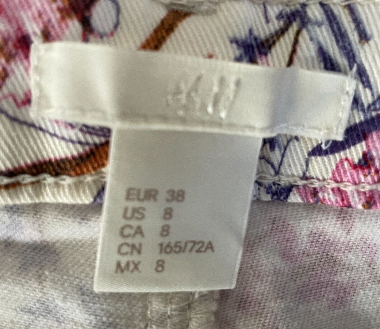 H&M Off Shorts White & Multicoloured Floral Cuffed Leg Size EUR 38 AU 10 12 NEW