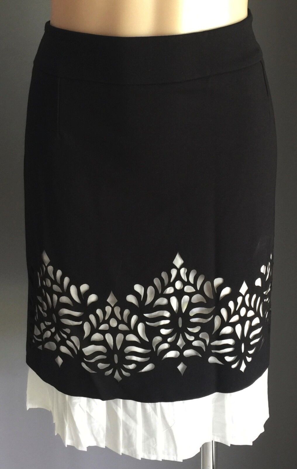 LIZ JORDAN Skirt Black & White w Laser Cut Hem Tiered Ladies Size M 10
