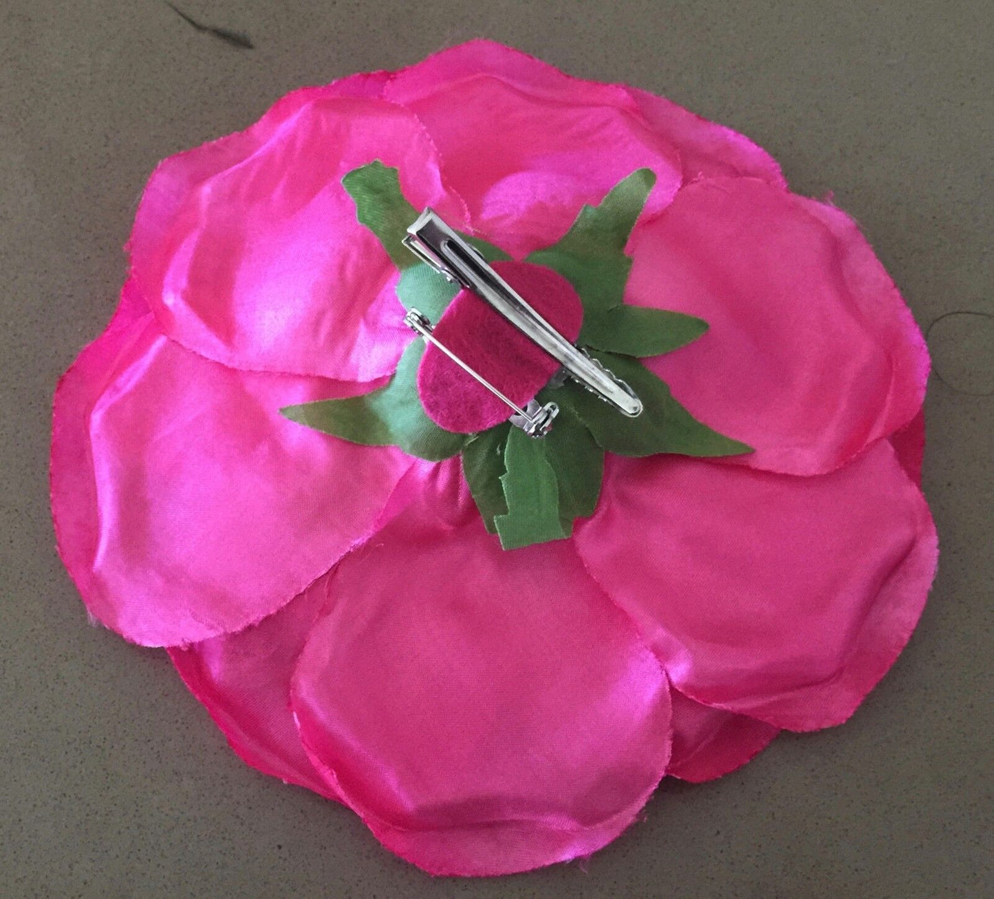 FASCINATOR HAIR CLIP Rosette Large Pink Flower Rockabilly PinUp Races NEW