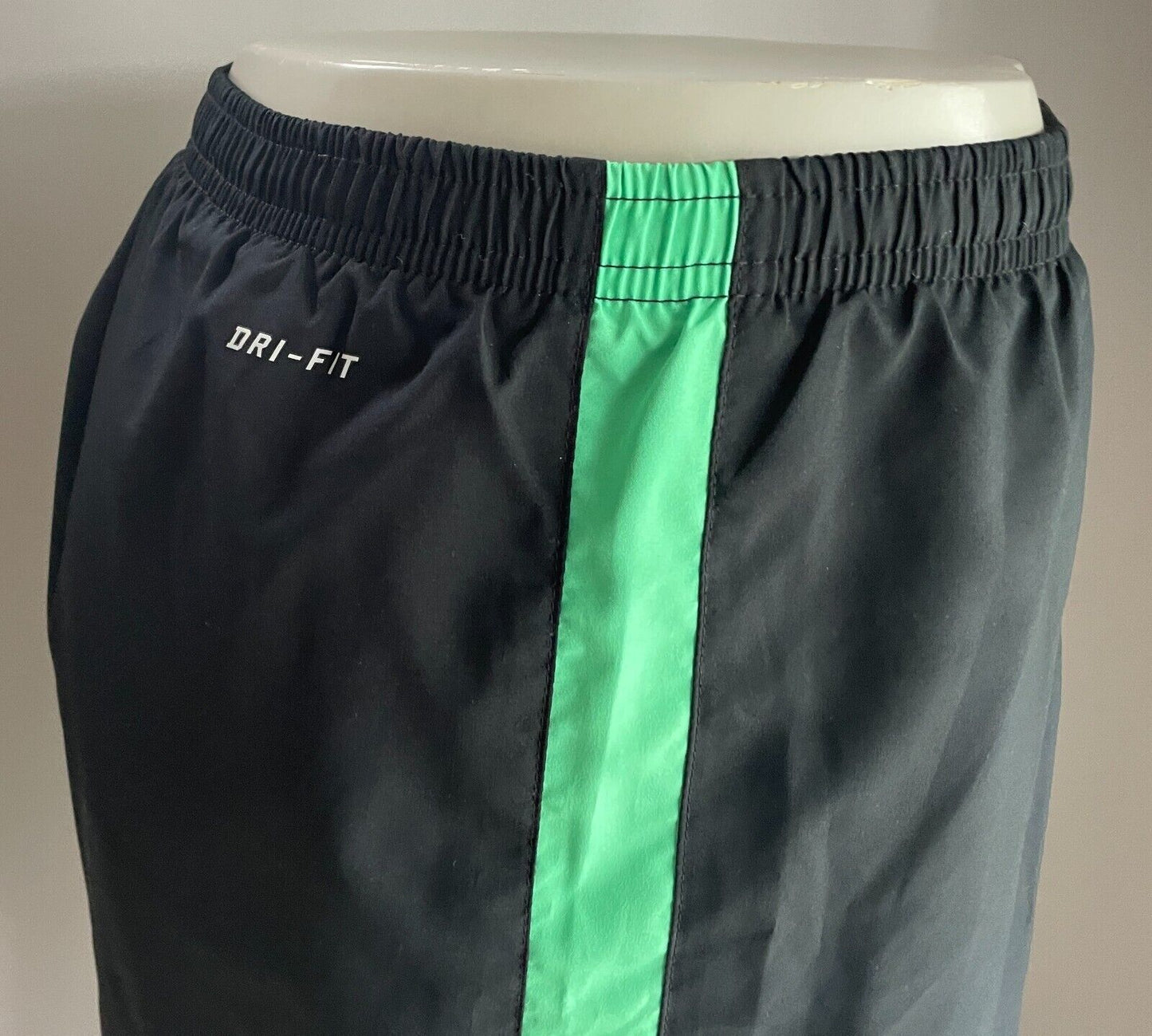 NIKE Running Shorts Training Elastic Waist Black w Green Trim Mens Size L NEW