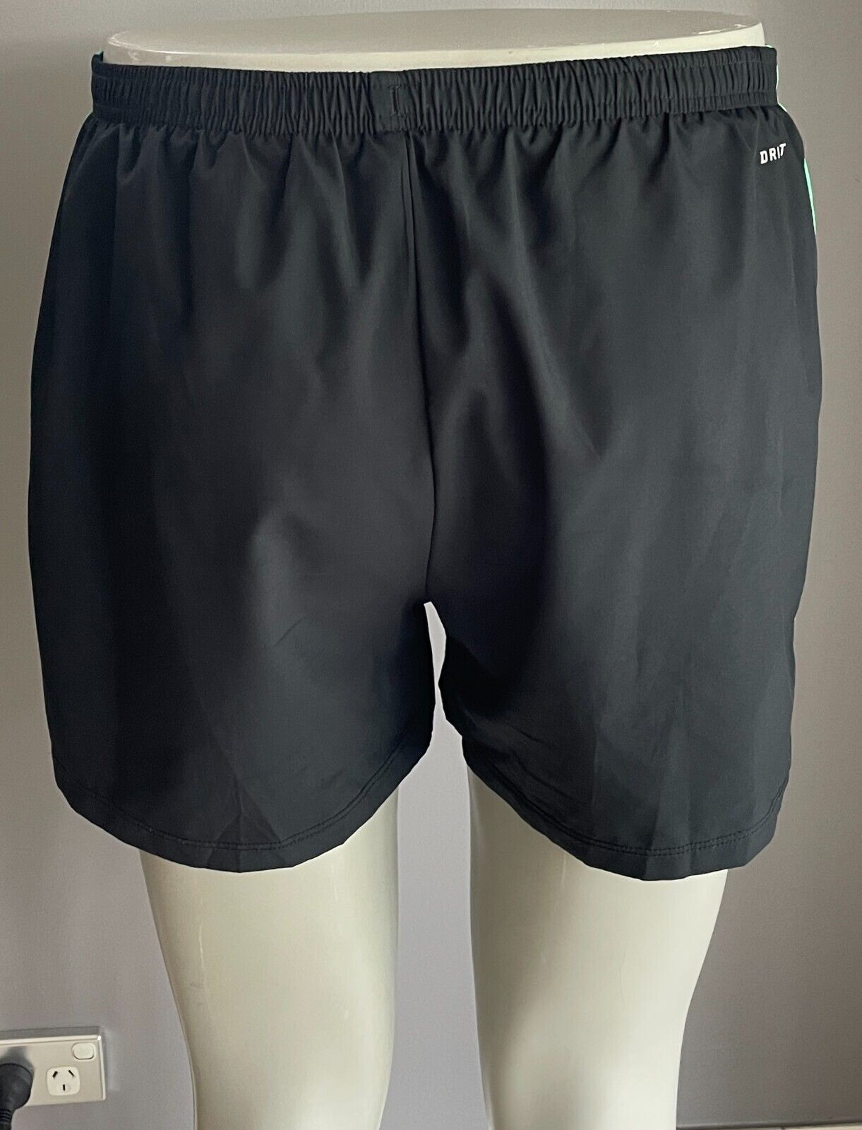 NIKE Running Shorts Training Elastic Waist Black w Green Trim Mens Size L NEW