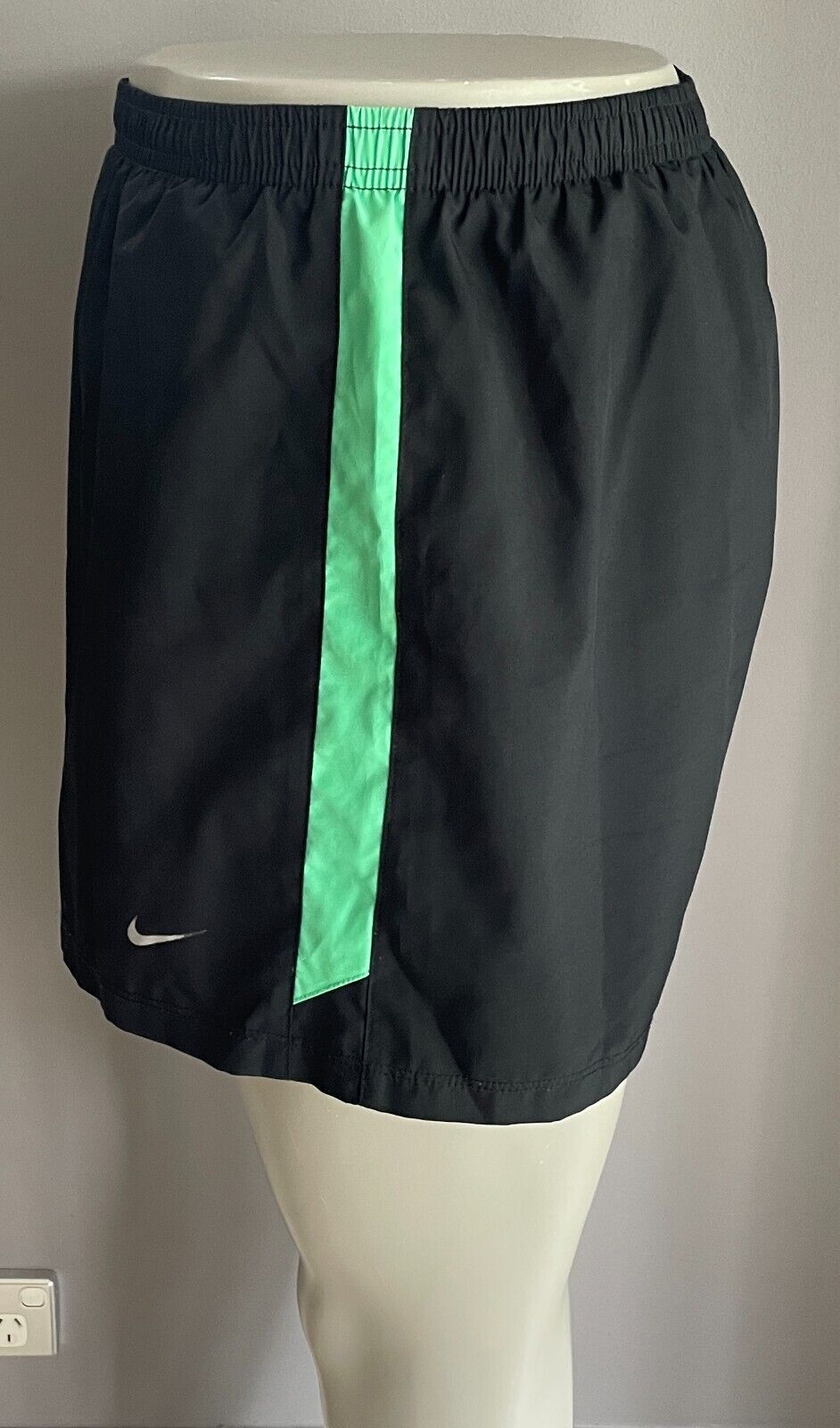 NIKE Running Shorts Training Elastic Waist Black w Green Trim Mens Size L NEW
