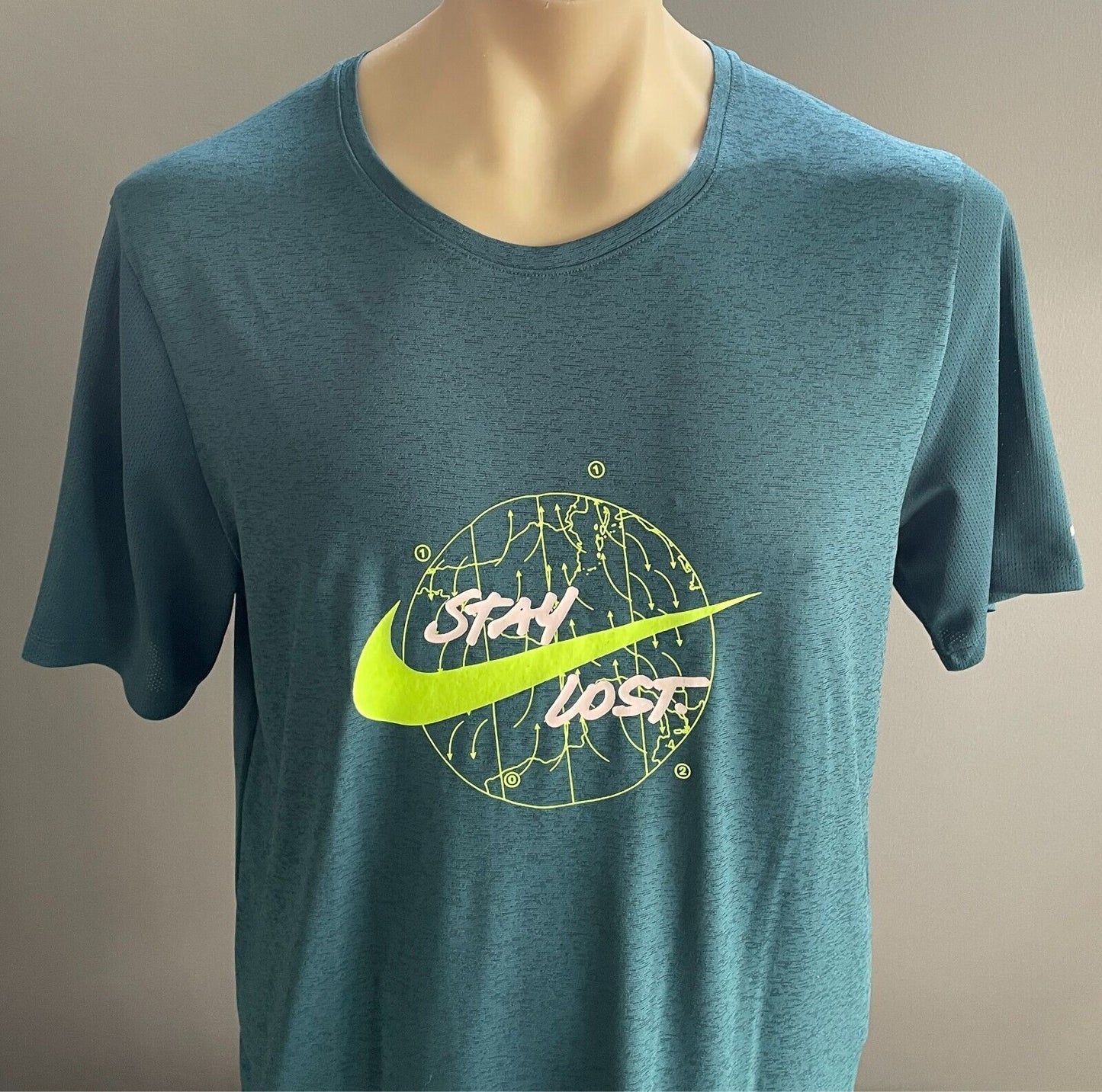 NIKE RUNNING Dri-Fit STAY LOST Green Wild Run Miler Graphic Top Mens Sz L
